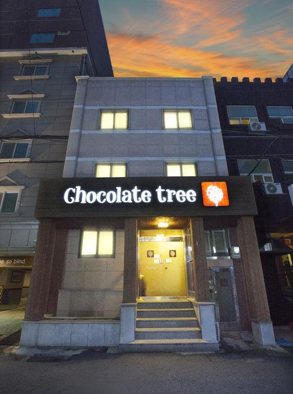 Chocolate Tree Sinchon Seoul Exterior photo