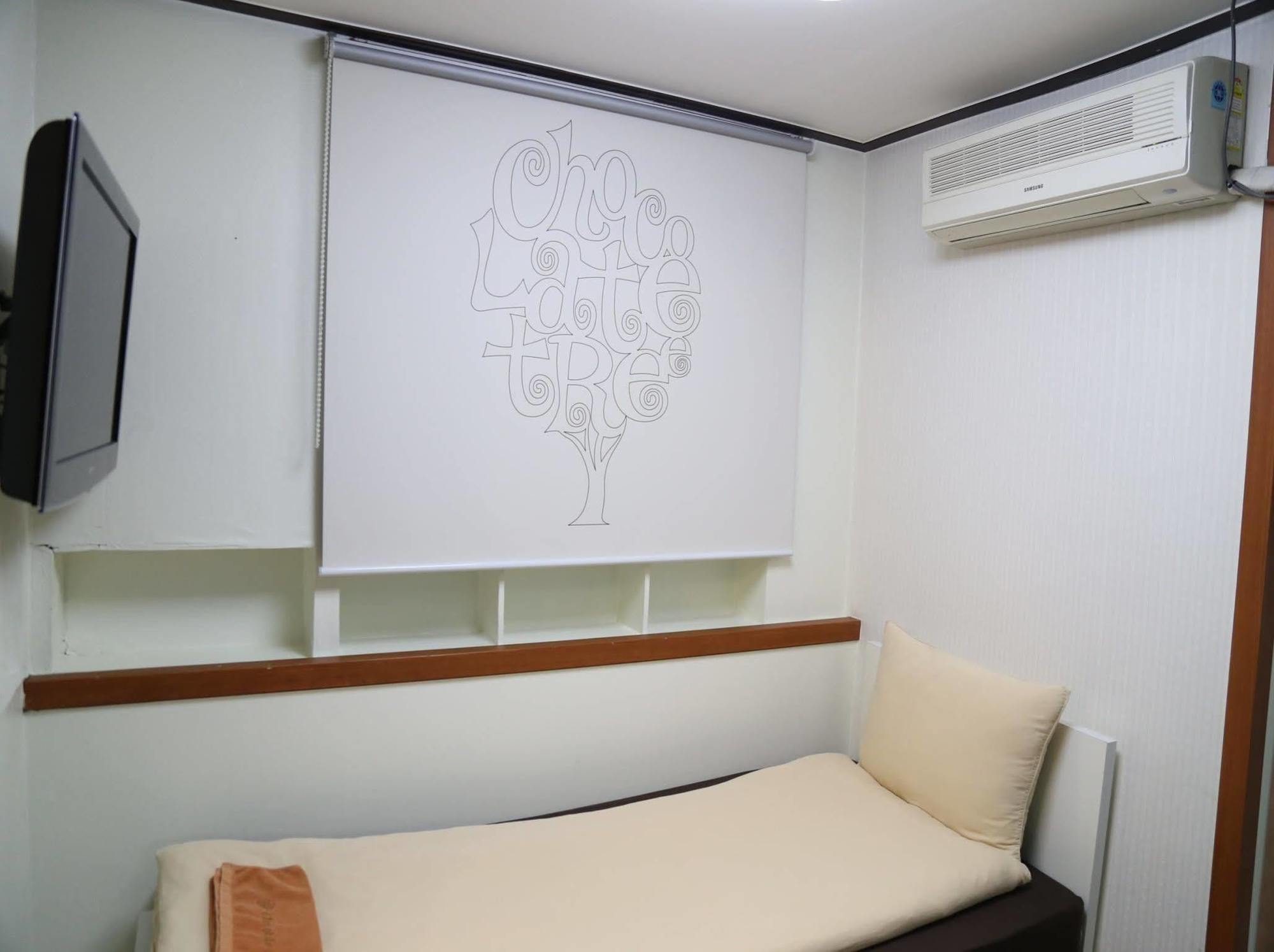 Chocolate Tree Sinchon Seoul Exterior photo